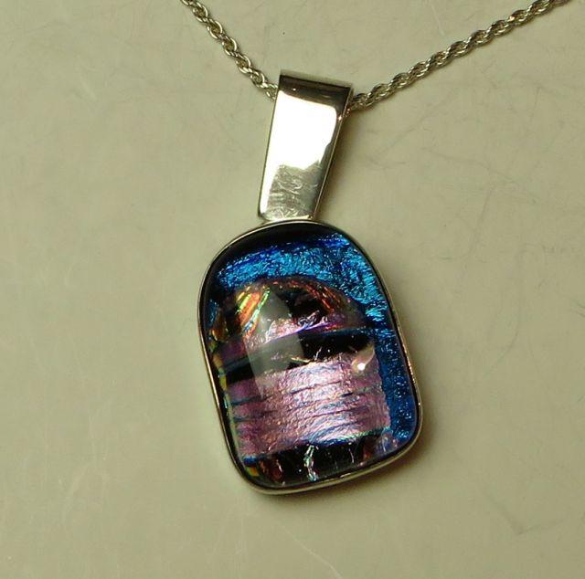 Sterling dichroic glass w/moveable bail on 20" sterling chain