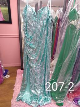 Faviana Formal Gowns plus sizes 18 to 20W  for Proms, Pageanst, & Formals Occasions.