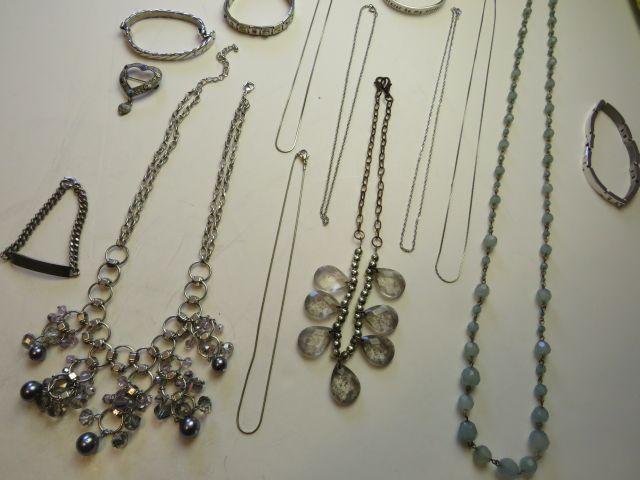 8  necklaces, 1 jeweled heart pin, 5 bracelets