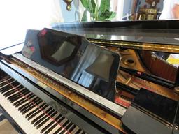 Weber WG50 Baby Grand piano serial #G080480 comes with cushioned piano bench