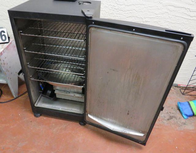 Bass Pro Shops Masterbilt  electric smoker