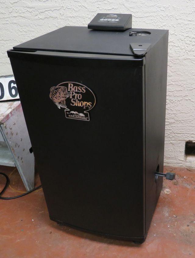 Bass Pro Shops Masterbilt  electric smoker