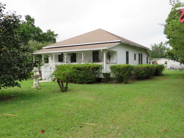 2 br 2 ba house on 1/2 acre