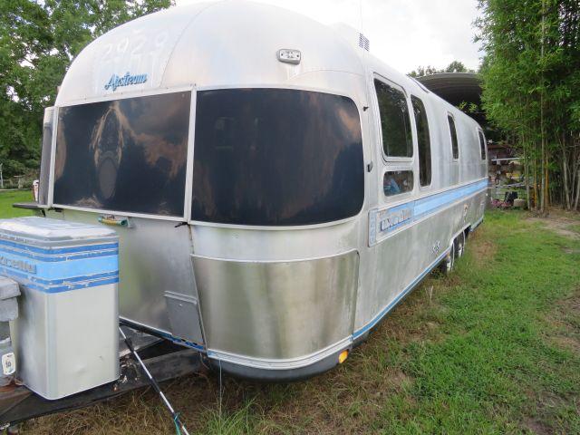 1988  29' Airstream Excello 1000 rv trailer no dents, good floor, good cabinets, good bathroom carpe