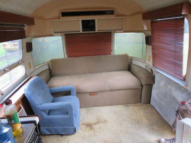 1988  29' Airstream Excello 1000 rv trailer no dents, good floor, good cabinets, good bathroom carpe