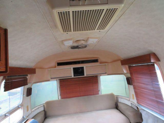 1988  29' Airstream Excello 1000 rv trailer no dents, good floor, good cabinets, good bathroom carpe