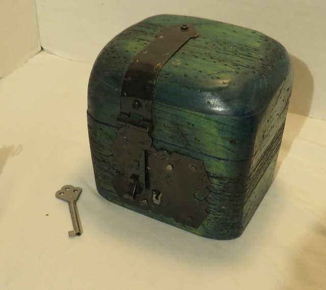 Small enameled wood locking box with key, 6"x5"x6"h