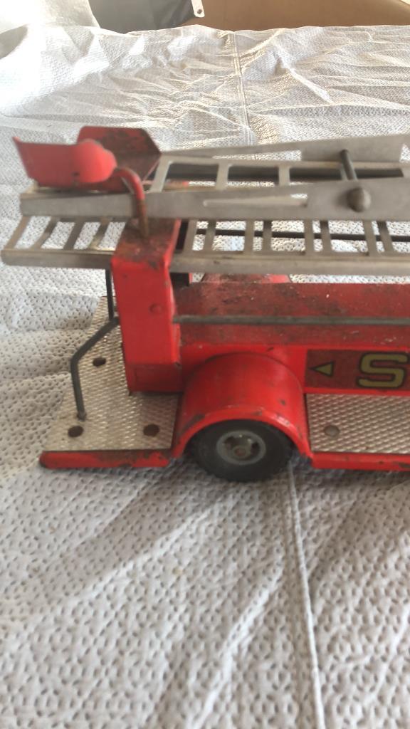 Structo Ladder Fire Truck w/Fireball Motor