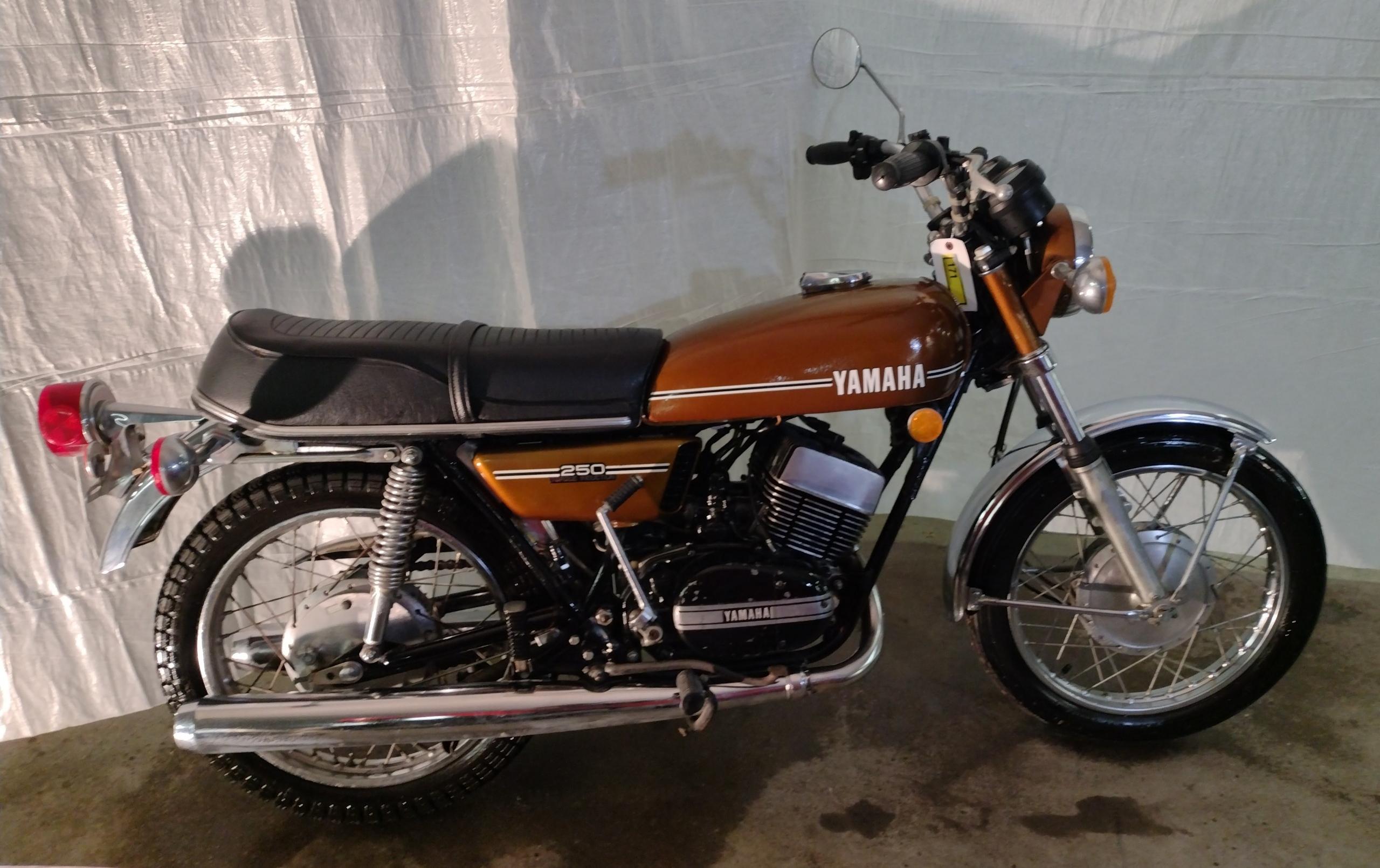 Motorcycle 1974 YAMAHA 250