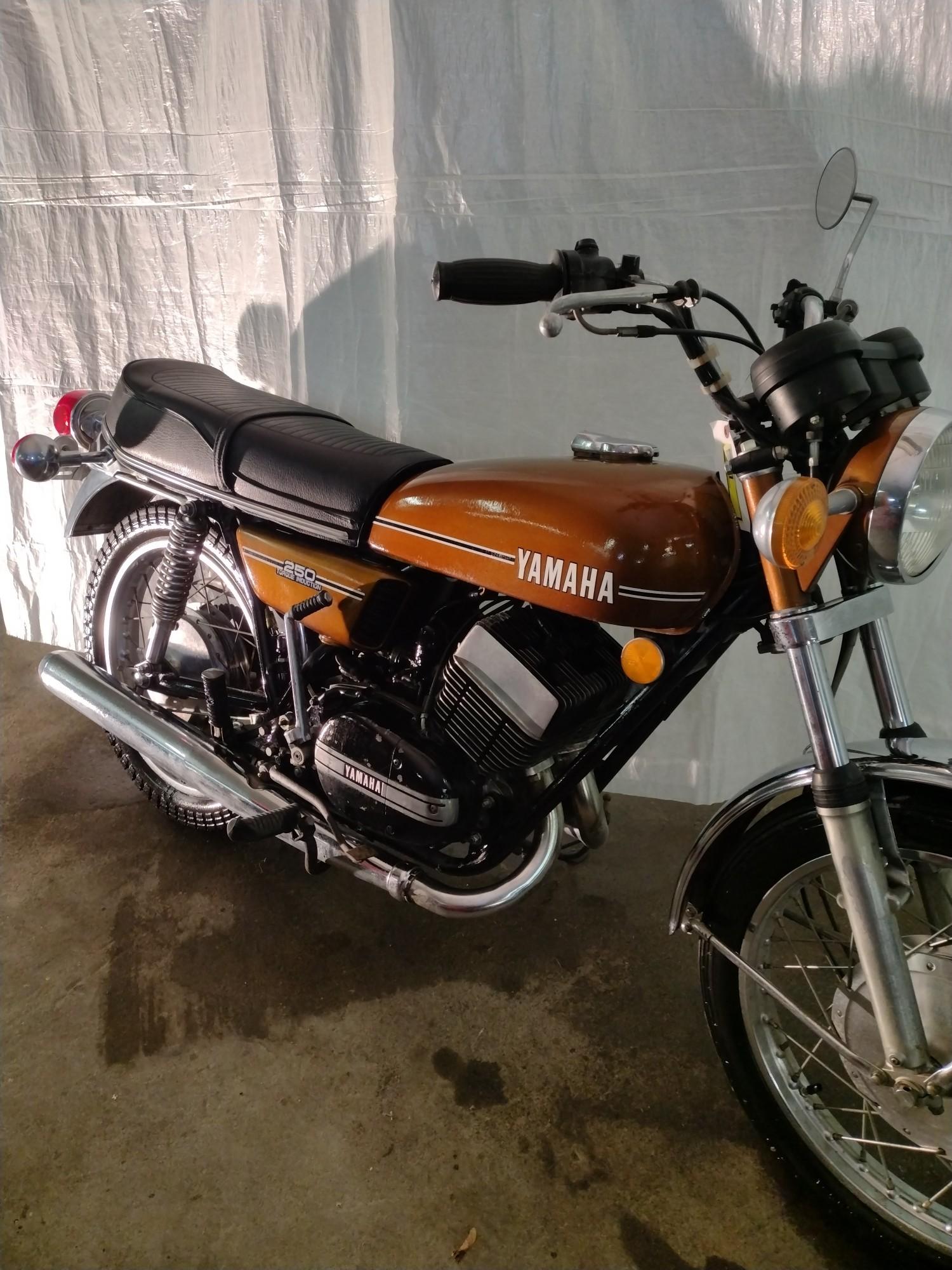 Motorcycle 1974 YAMAHA 250