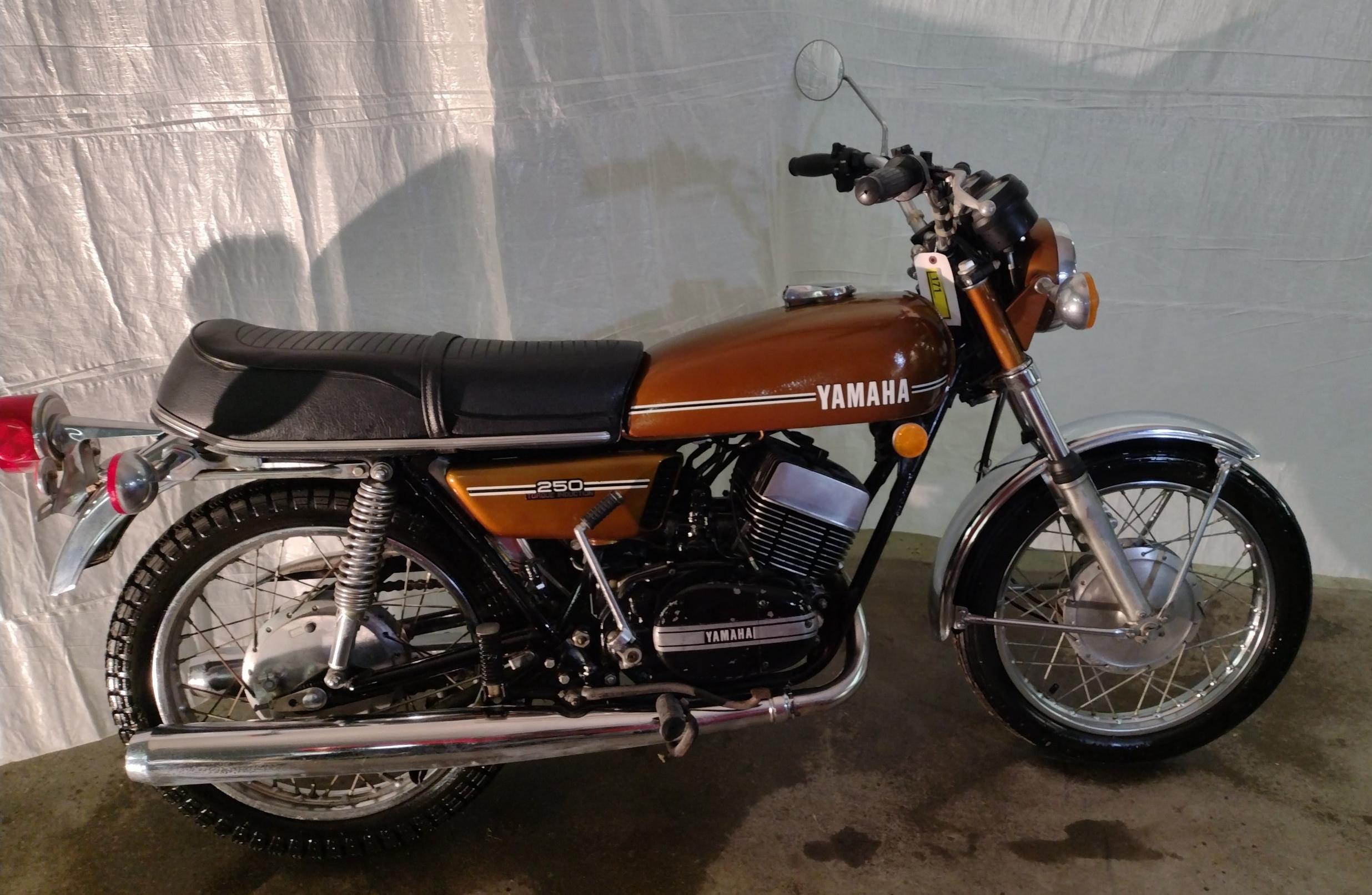 Motorcycle 1974 YAMAHA 250