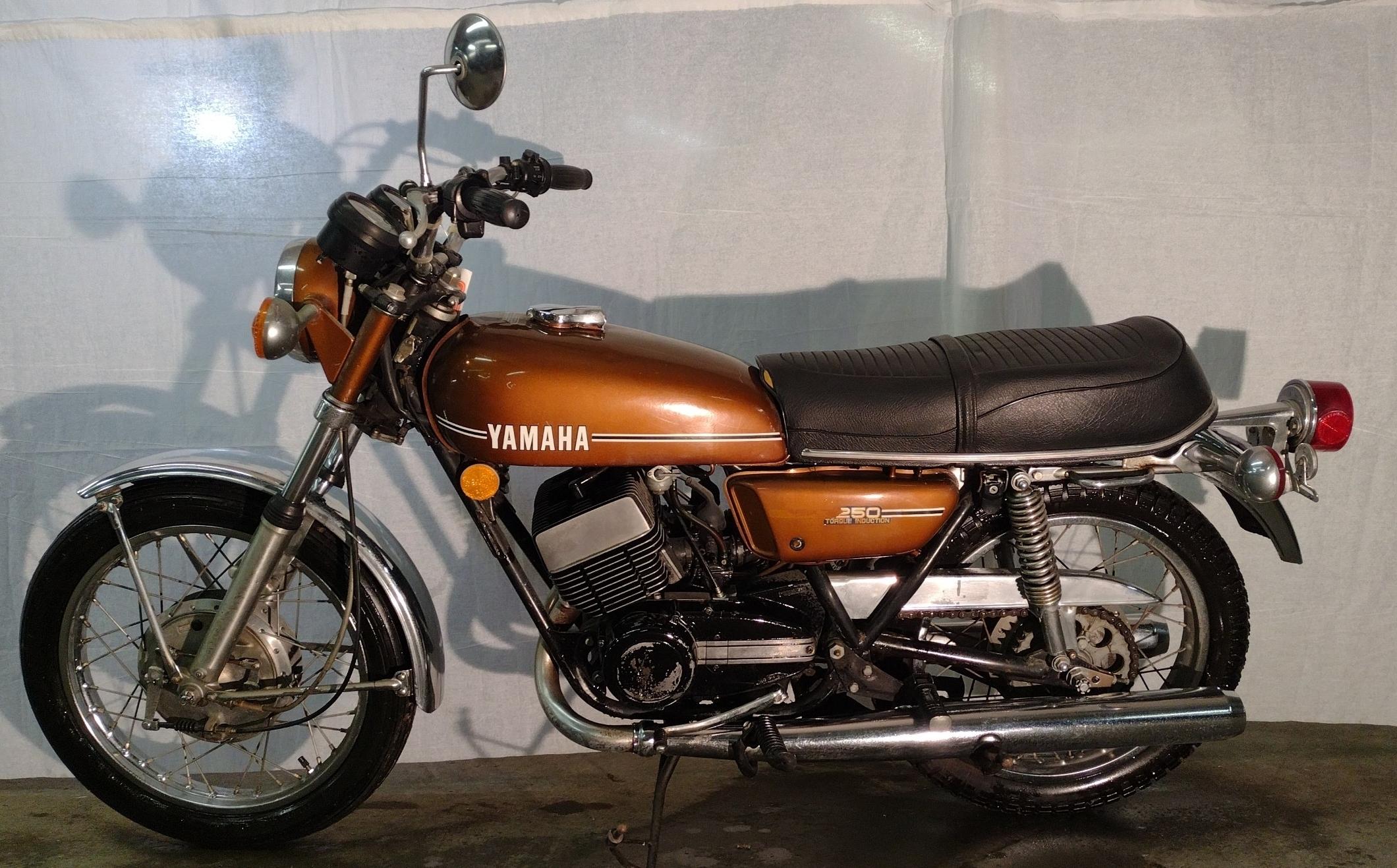 Motorcycle 1974 YAMAHA 250