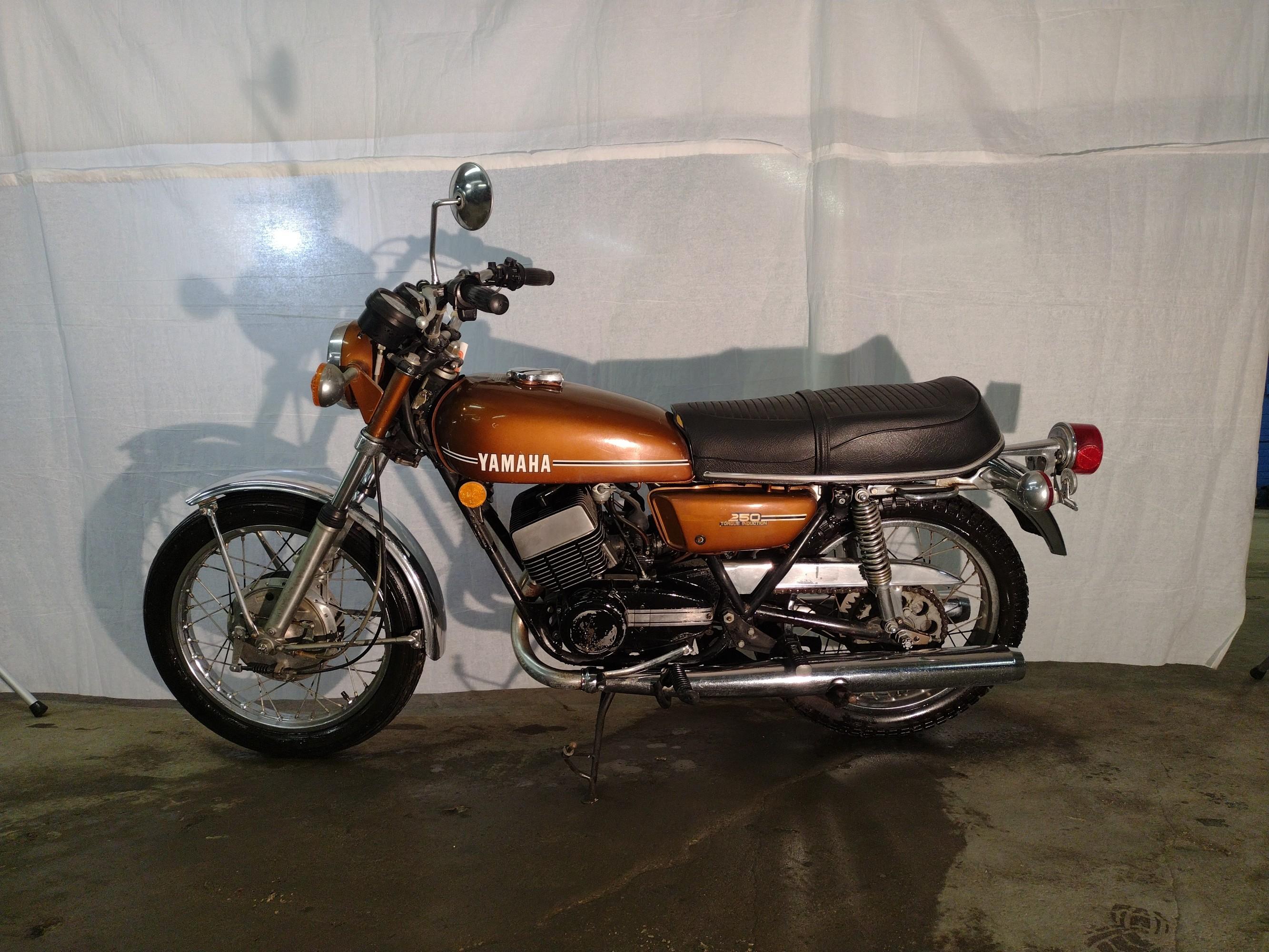 Motorcycle 1974 YAMAHA 250