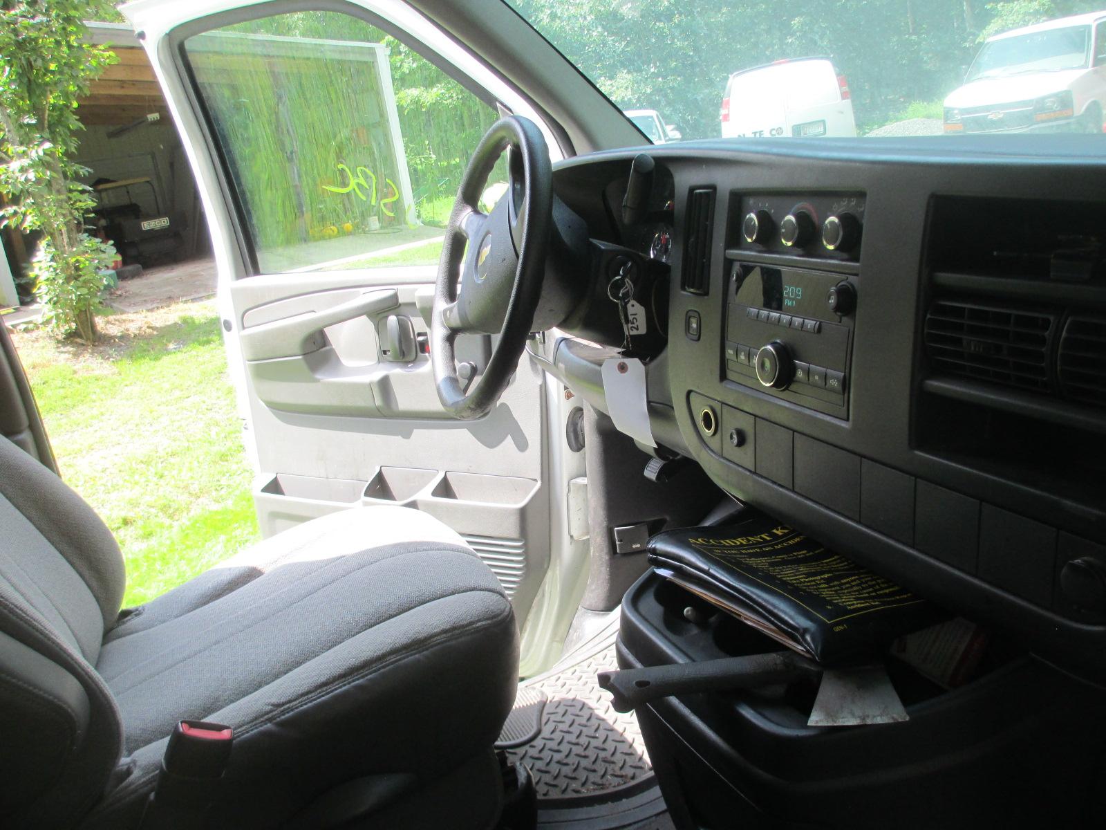 2011 CHEVROLET CARGO EXPRESS VAN-10000 LB GVW