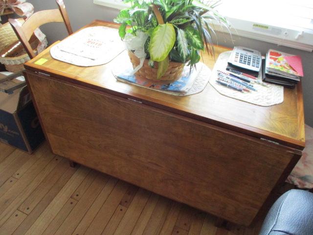 ANTIQUE DROP LEAF TABLE OAK