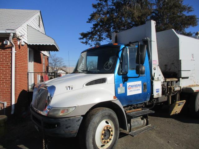 2009 INTERNATIONAL DURASTAR TRUCK WITH WAYNE 10 YD. TOMCAT SERIES SIDE PACKER BODY