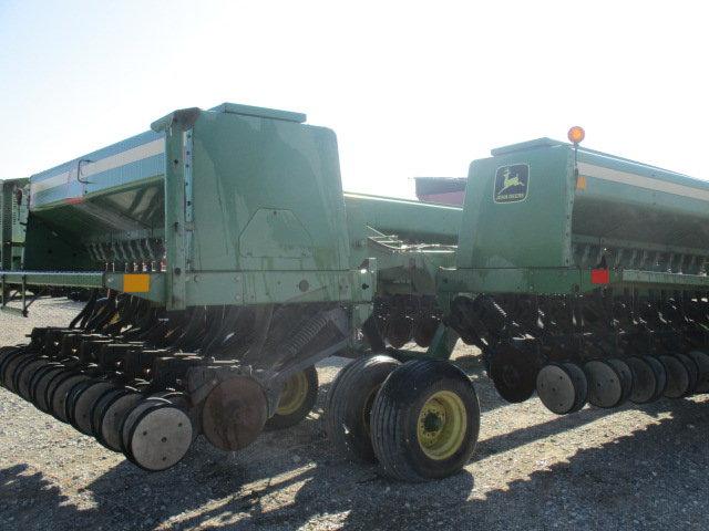 1364 455 JOHN DEERE TRIPLE GRAIN DRILL 35' DRILL W/7.5'' SPACING S/N:N00455H002623