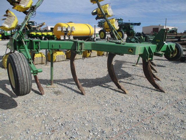 1393 915 JOHN DEERE 7 SHANK V-RIPPER S/N:1P0015XEDC010036