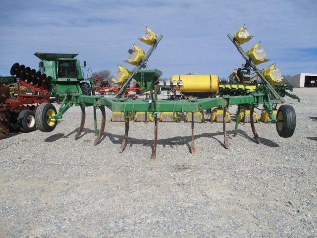 1393 915 JOHN DEERE 7 SHANK V-RIPPER S/N:1P0015XEDC010036