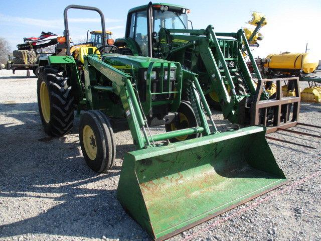 1593 5203 JOHN DEERE 2 POST W/510 JD LOADER 14.9X28 892HRS S/N:PY5203U002069