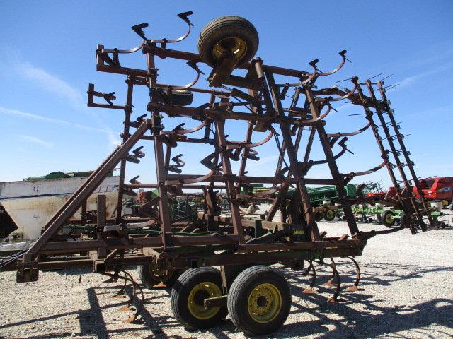 1596 960 JOHN DEERE WING FIELD CULTIVATOR S/N:N00960X002506