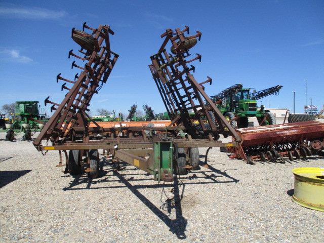 1596 960 JOHN DEERE WING FIELD CULTIVATOR S/N:N00960X002506