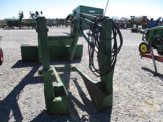 1666 260 JOHN DEERE LOADER W/BRKTS & BUCKET S/N:L0260-006040