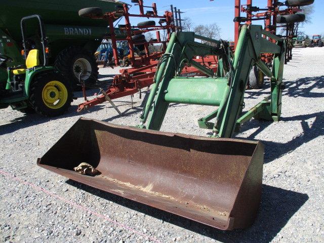 1666 260 JOHN DEERE LOADER W/BRKTS & BUCKET S/N:L0260-006040