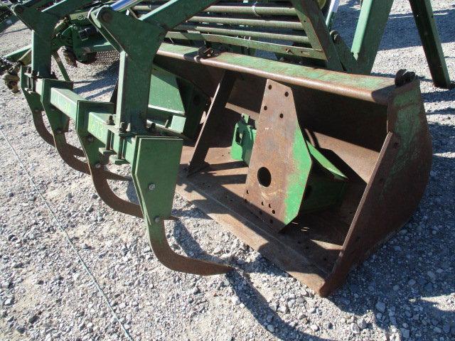 1673 740 JOHN DEERE SELF LEVELING LOADER W/GRAPPLE W/BRKTS S/N:W00740C001603