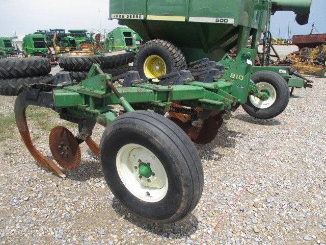 1717 910 JOHN DEERE 7 SHANK V-RIPPER S/N:E0910010028A