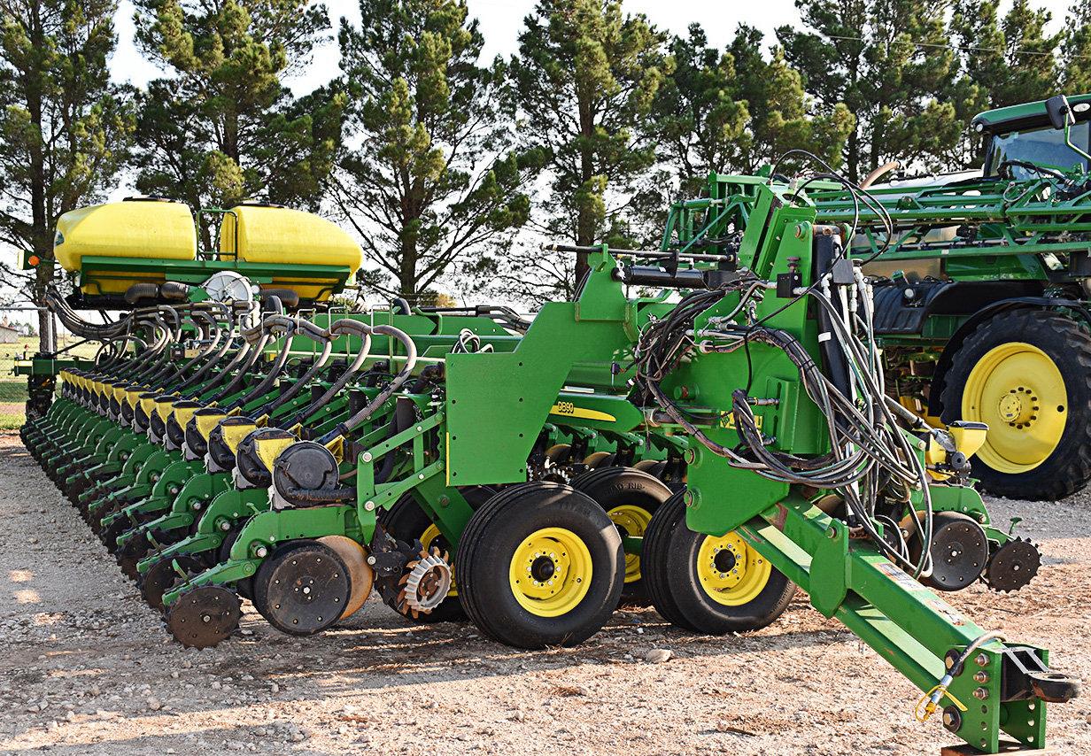 4335 DB90 JOHN DEERE  PULL TYPE CCS  PLANTER