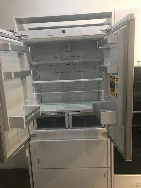 MIELE: 36'' Bottom Mount Fridge-Freezer Combination Panel Ready KFNF 9955 IDE