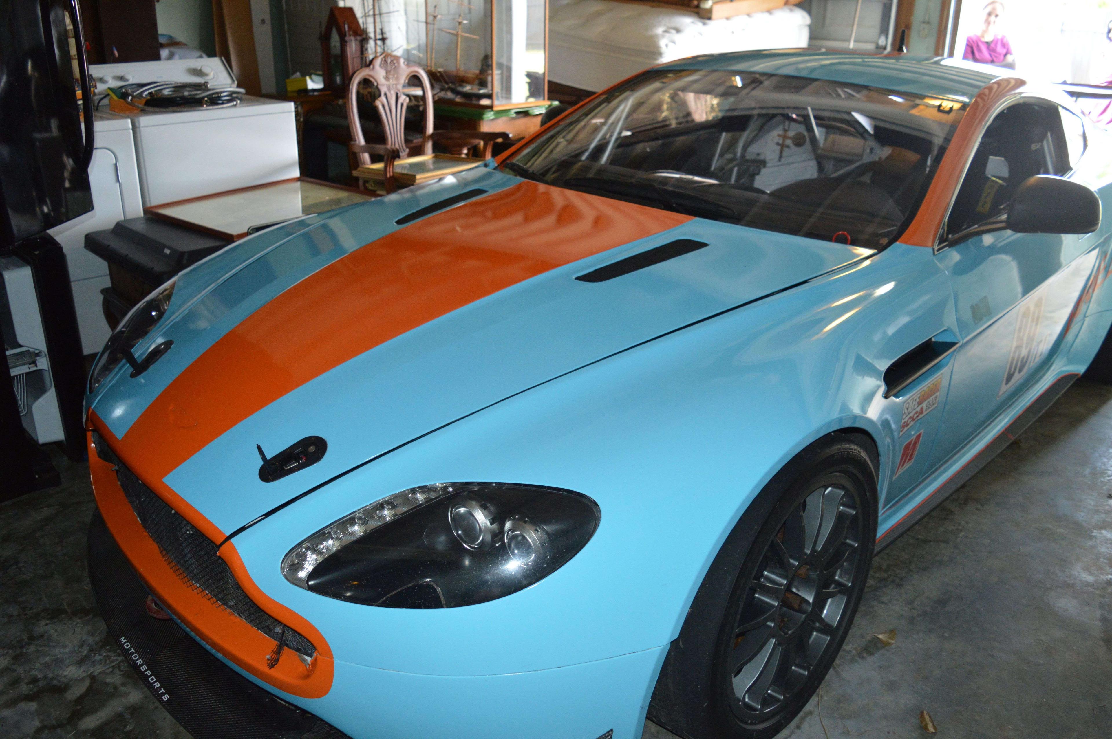 Aston Martin V8 Vantage GT4