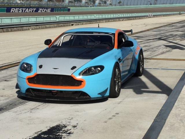 Aston Martin V8 Vantage GT4