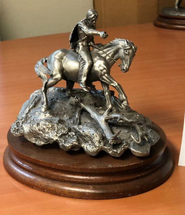 Pewter, great collectable sculpture 'ENEMY TRACKS' Indian riding the Horse, signed and numbered coll