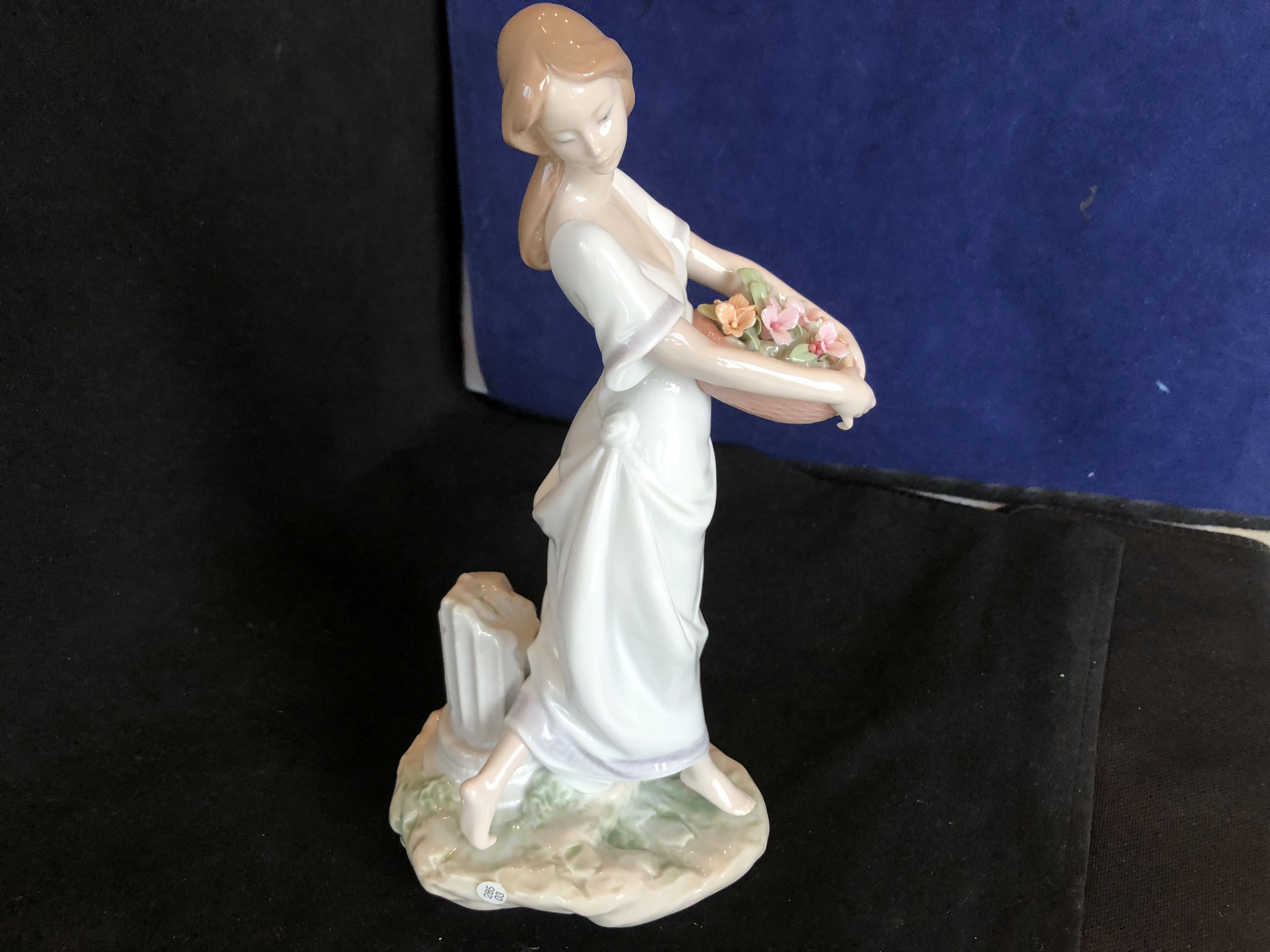 Lladro Figurine