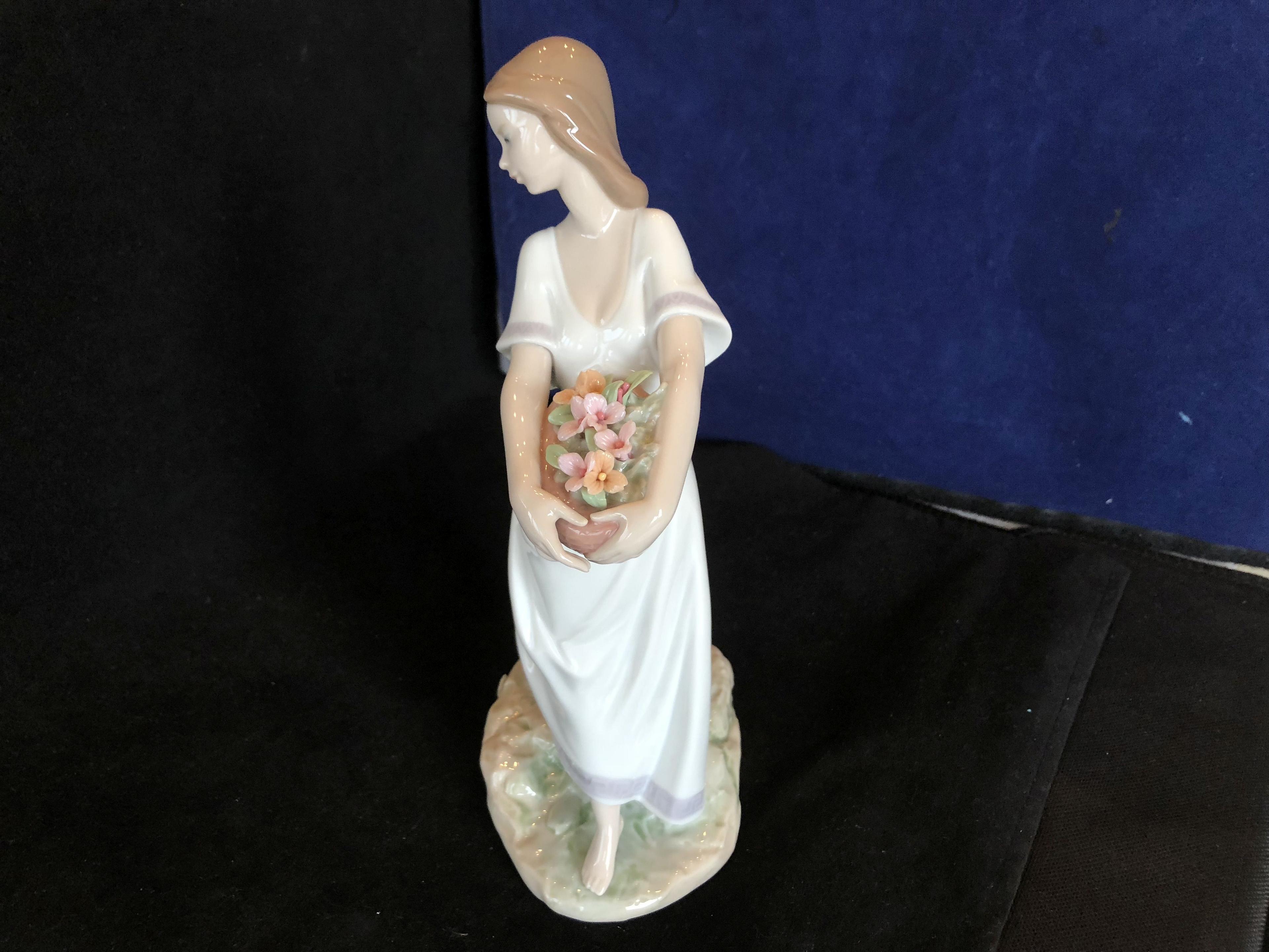 Lladro Figurine