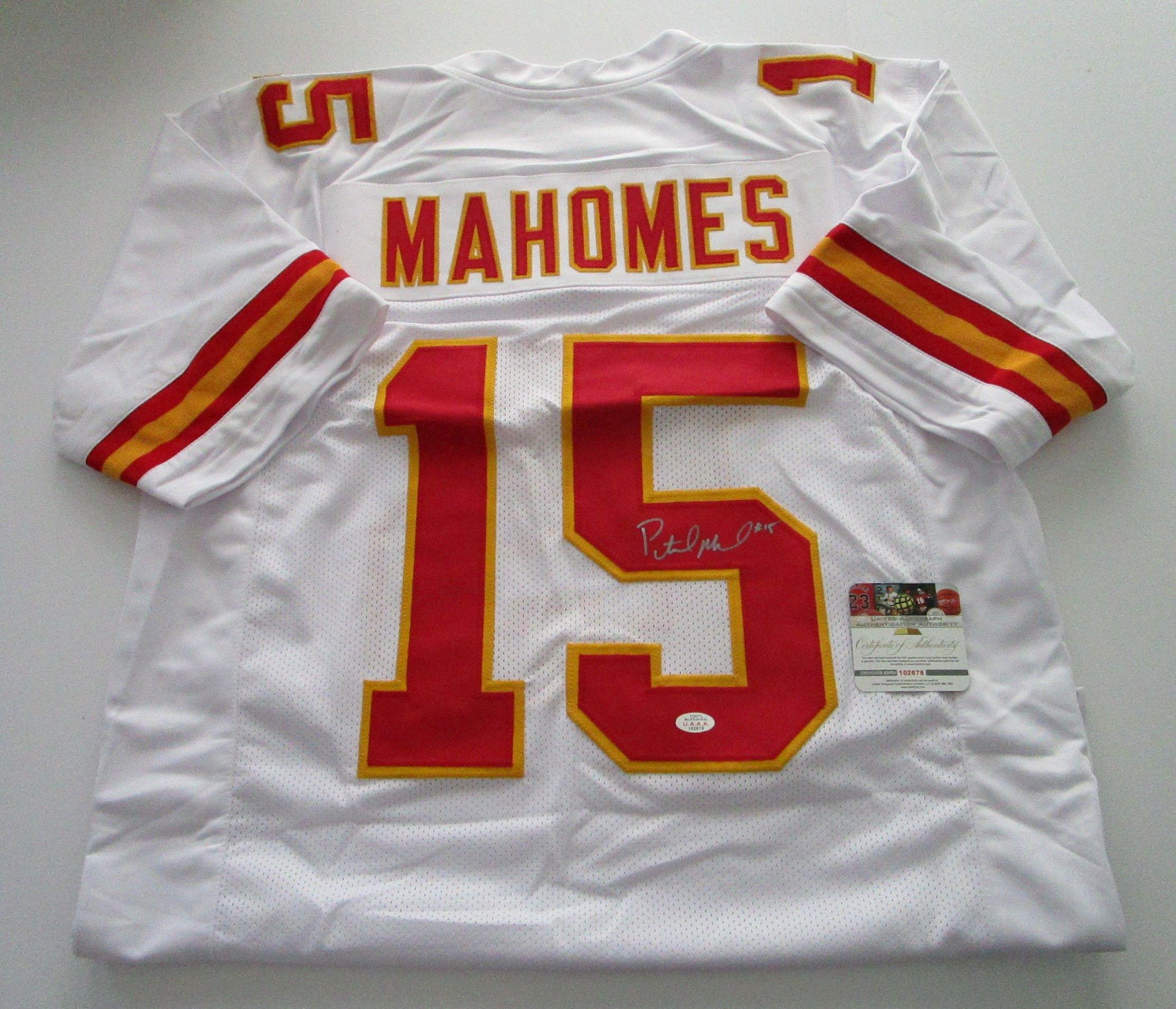 Patrick Mahomes,Kansas City Chiefs Quarterback Star, Autographed Jersey w COA