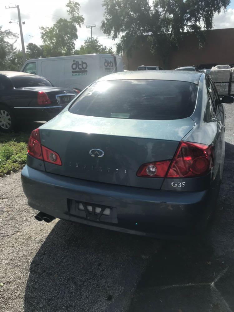 2005 Infiniti G35, it has title and it runs.