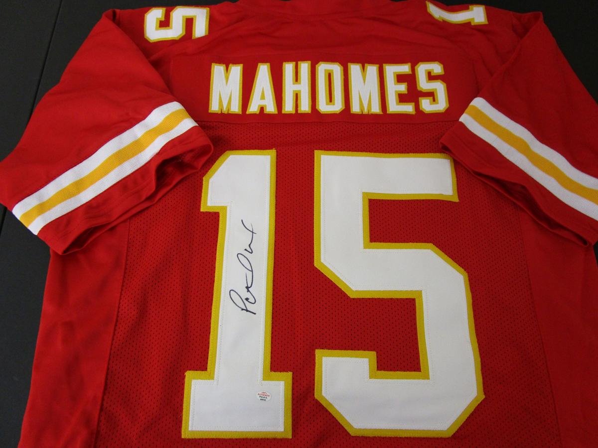Patrick Mahomes of the Kansas City Chiefs signed autographed football jersey PAAS COA 032