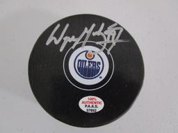 Wayne Gretzky of the Edmonton Oilers signed autographed hockey puck PAAS COA 952