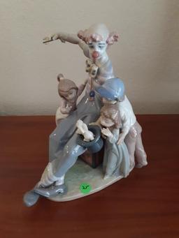 Lladro - Clown pulling rabbit out of a hat with kids watching - Daisa
