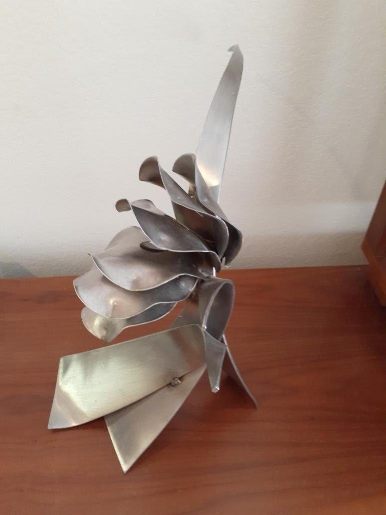Metal Sculpture - Unsigned piece of beautiful art