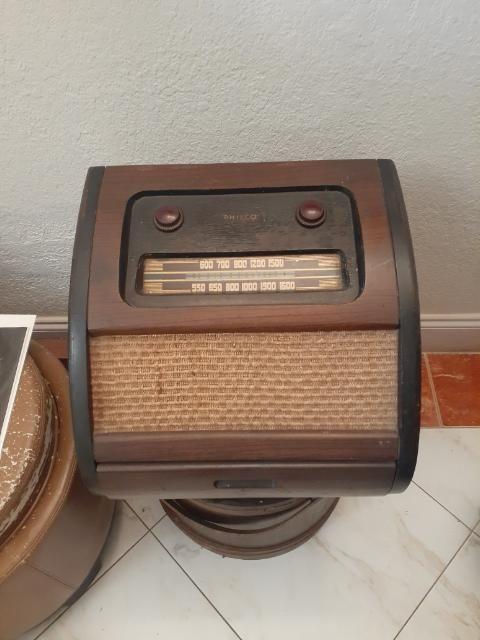 Antique Philco 1201 Radio with Original Advertising Piece