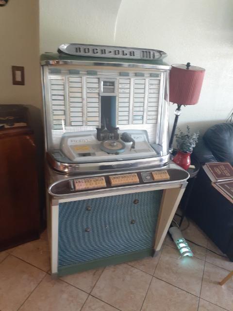 Vintage Jukebox by Regas - 120 - Rock-ola - working
