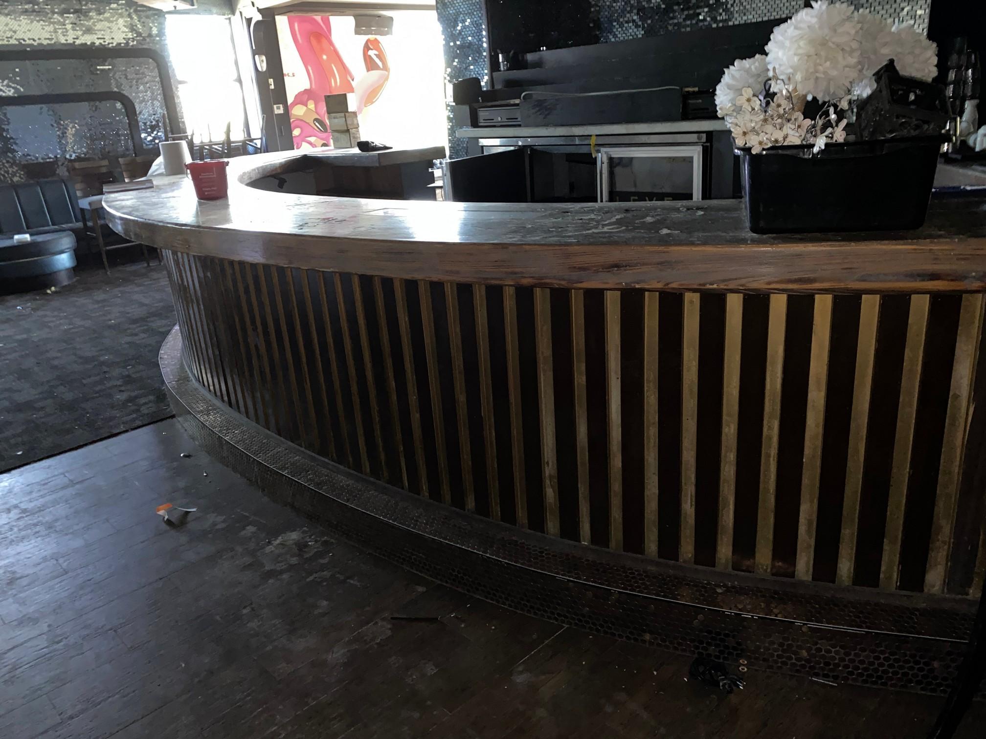 20' Wood Top Bar with Loqouir Rail