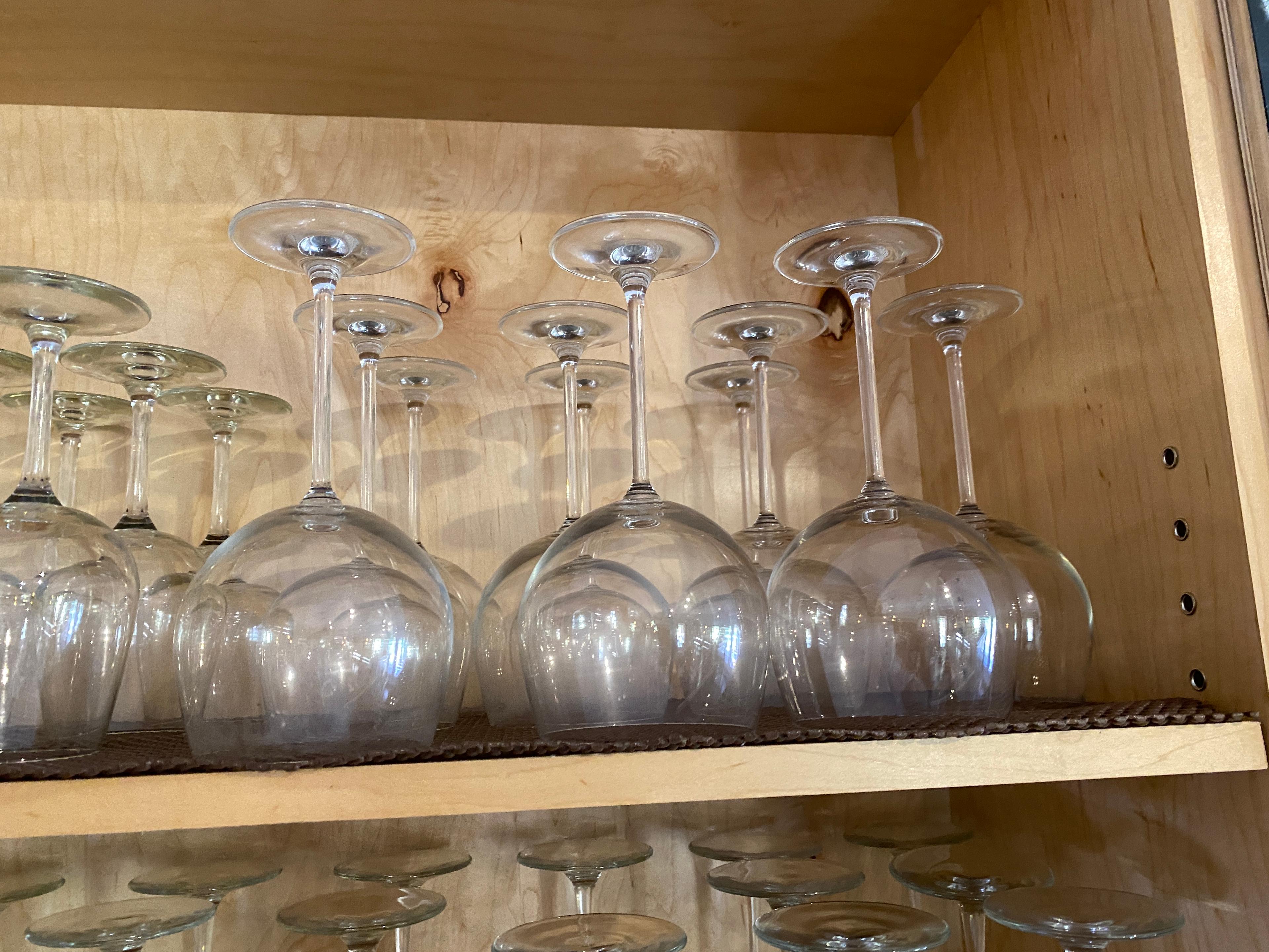 Rrounded Bulb Styled Stemmed Wine Glasses