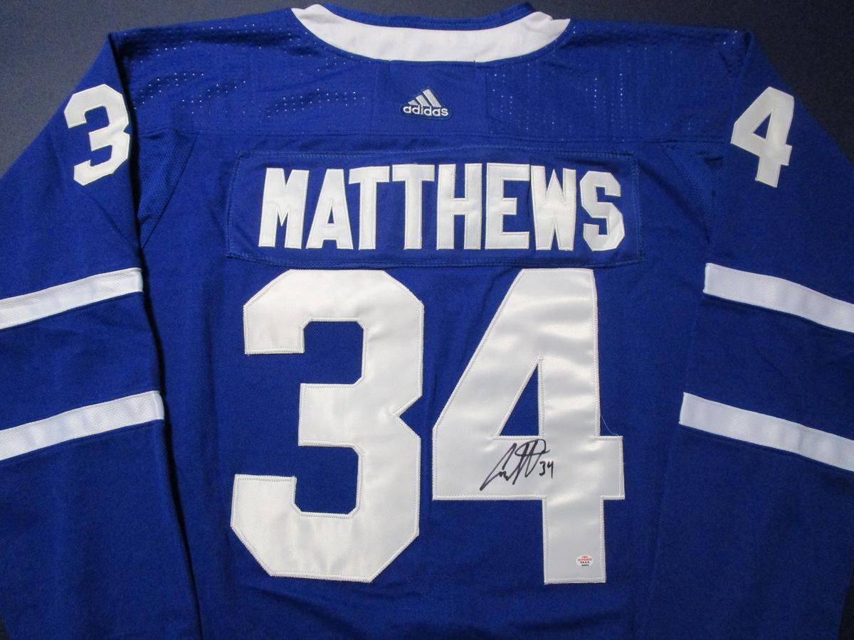 Auston Matthews of the Toronto Maple Leafs signed autographed hockey jersey PAAS COA 623