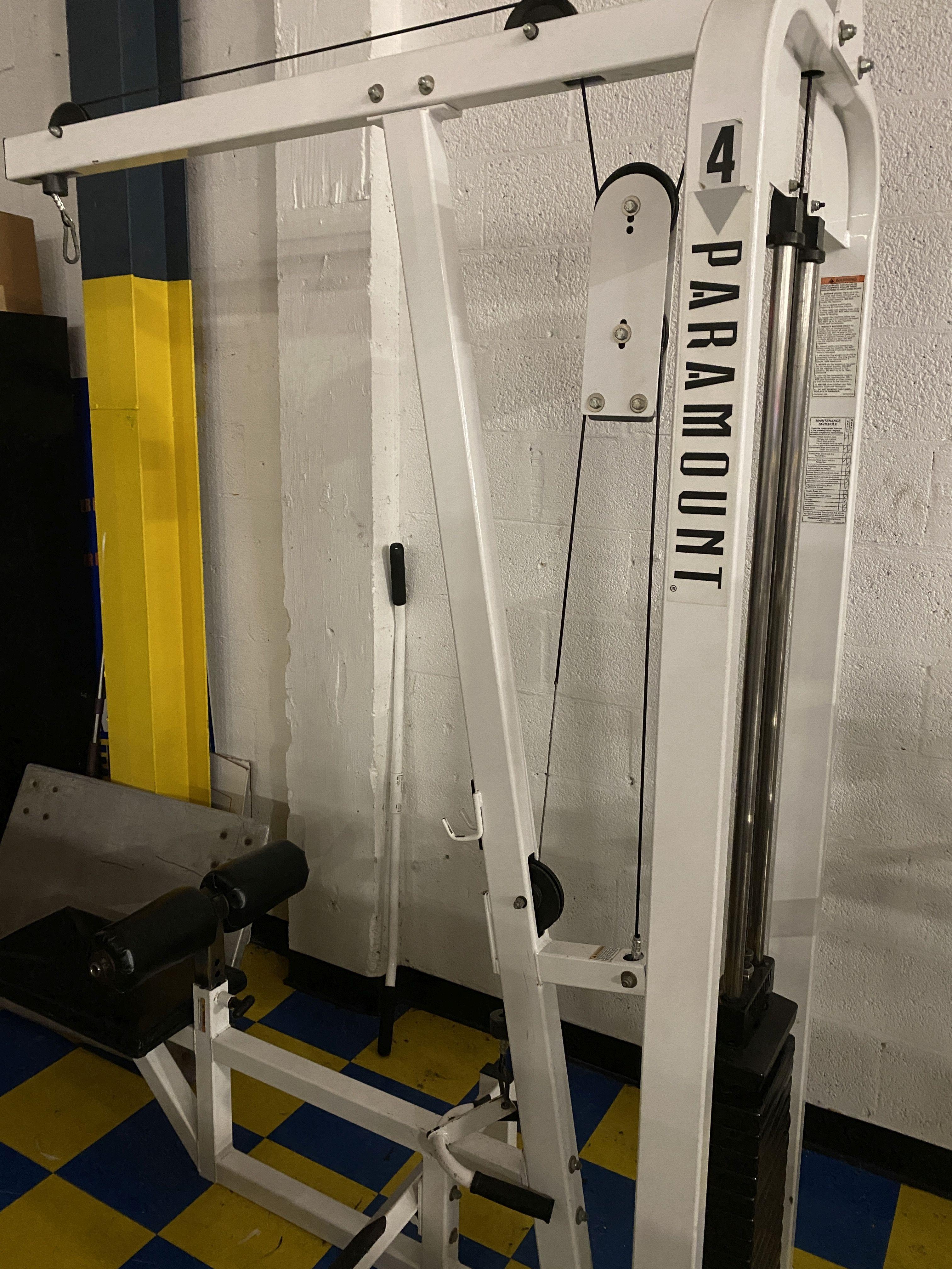 Paramount lat pulldown mid row