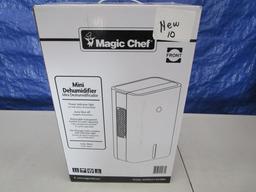 Magic Chef Mini Dehumidifier Auto Shut Off / Built in Carry Handle / Orange Full Bucket Light (NEW)